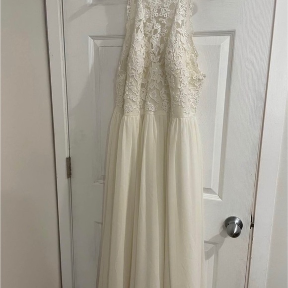 David’s Bridal beautiful wedding dress size 20W - Picture 2 of 6